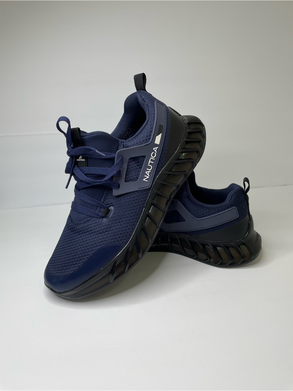Nautica Men's Navy and Black Performance Sneakers